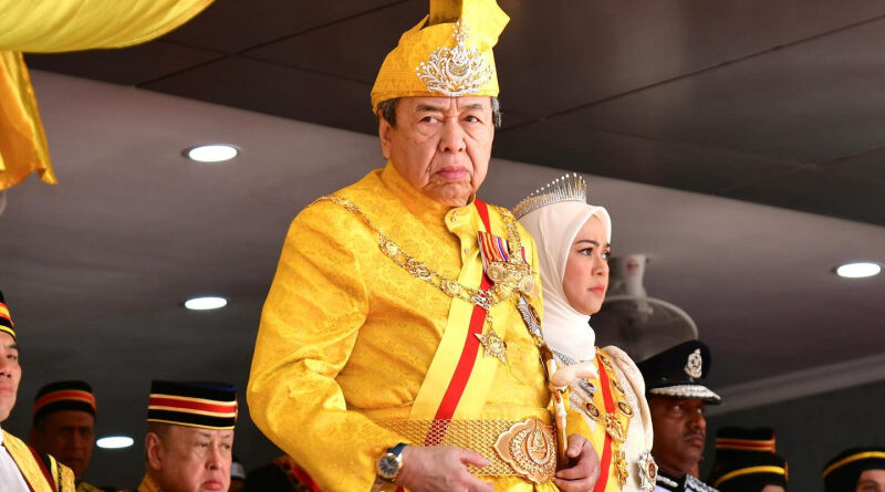 Beberapa Ahli Majlis Mesyuarat Kerajaan Negeri (Exco) Selangor menyifatkan perbuatan itu sebagai biadab dan melampau, serta tidak mencerminkan adab serta nilai masyarakat negara ini yang berpegang kepada prinsip Raja Berperlembagaan.

Menurut mereka, sebarang bentuk penghinaan terhadap institusi diraja tidak boleh dipandang ringan kerana ia berpotensi menggugat keharmonian dan kestabilan negeri.