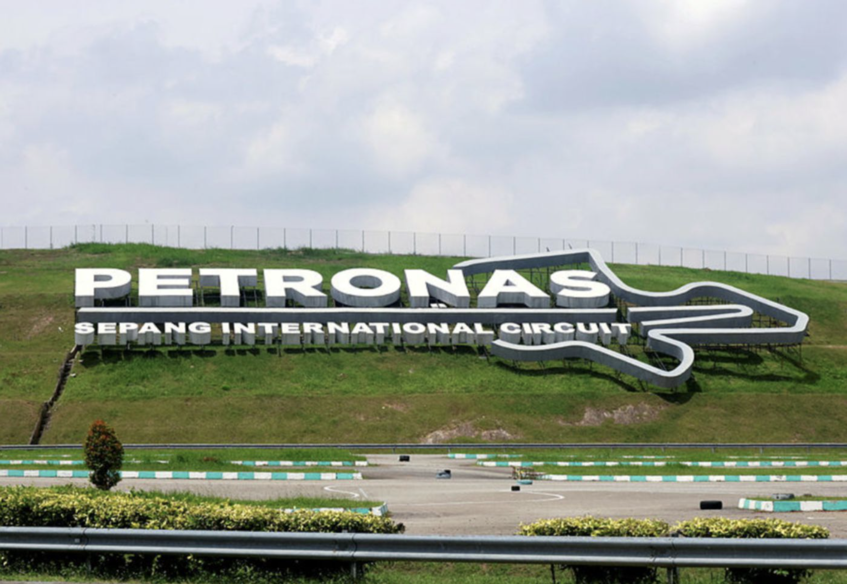 Nasi Goreng RM50, Jualan RM555,000: Dua Cerita di Sebalik F1 Sepang