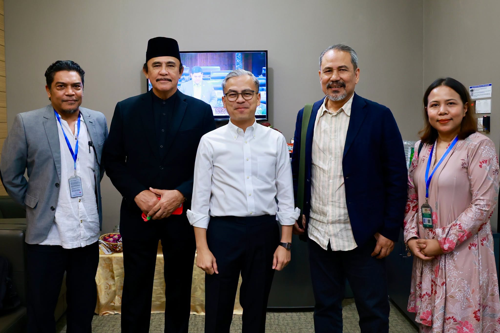 Fahmi Bertemu Yusof Haslam, M. Nasir, Mahu Lebih Banyak Karya Malaysia Tembusi Pasaran Dunia